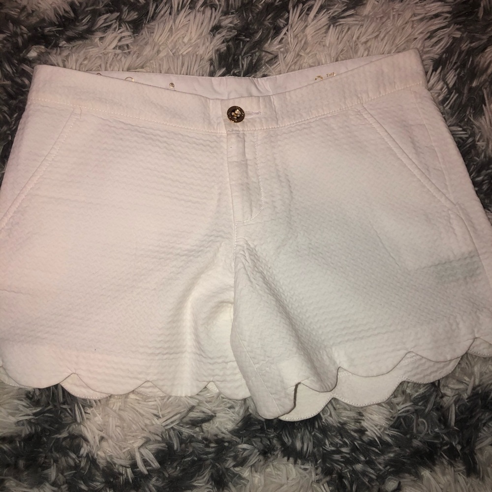 NWT Lilly buttercup white shorts size 2.